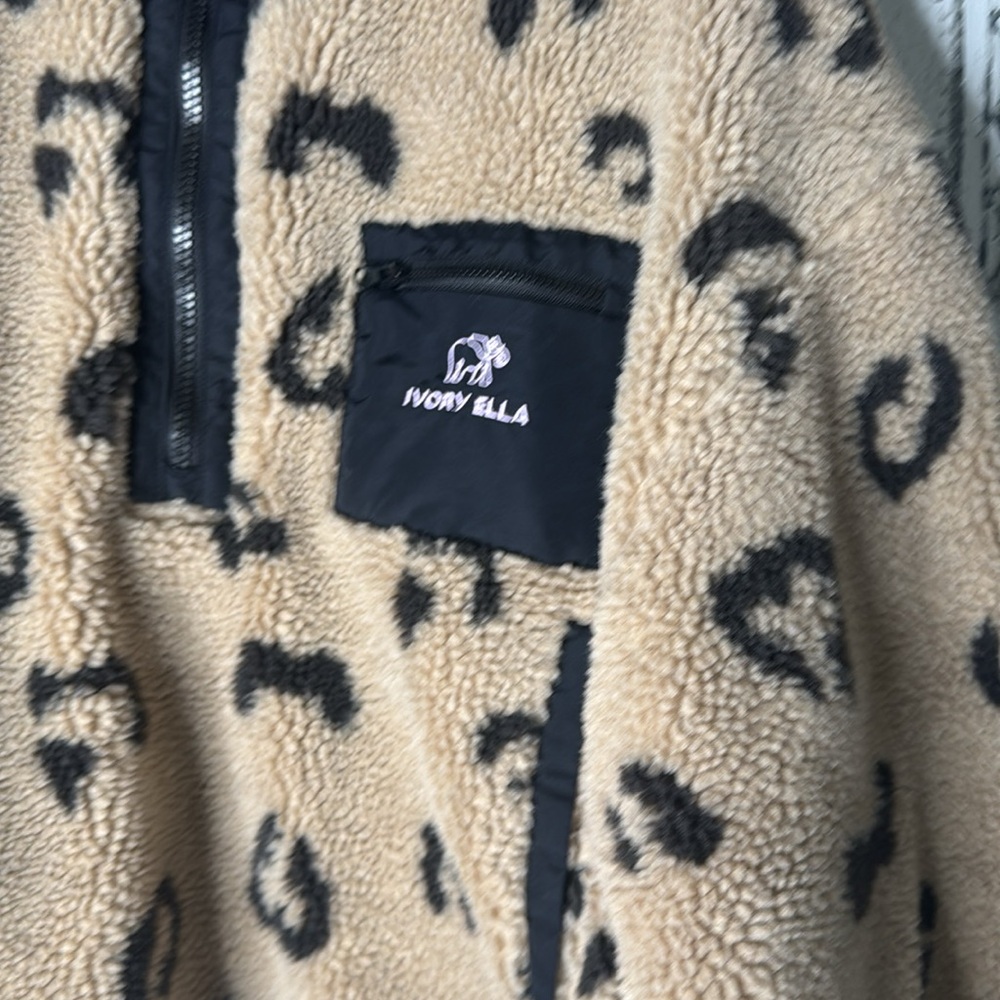 Ivory Ella 1/4 Zip Pullover Leopard - Picture 4 of 9